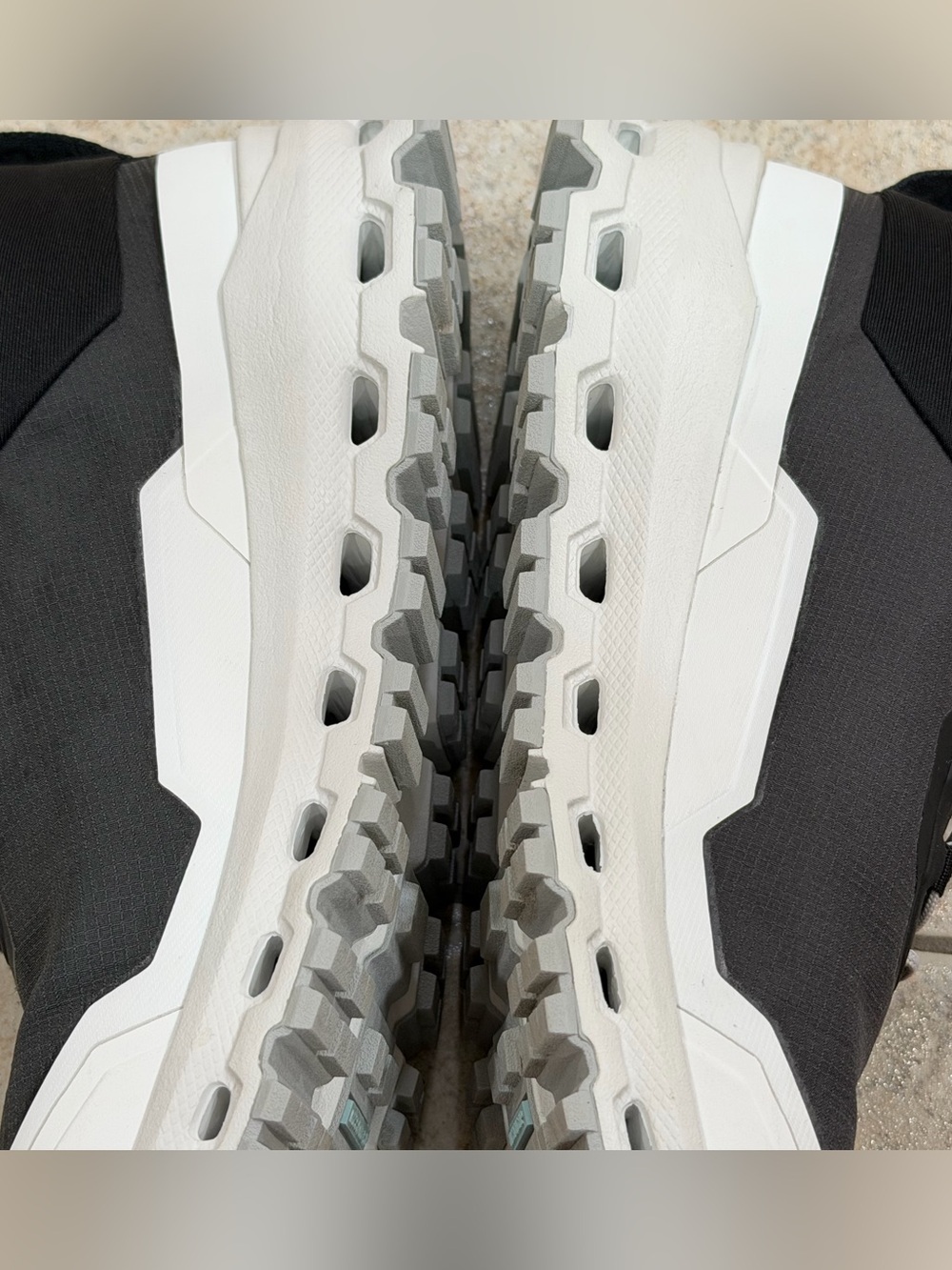 On Cloudhero Mid Waterproof Shoes Youth Sz 5 Y - Picture 3 of 11